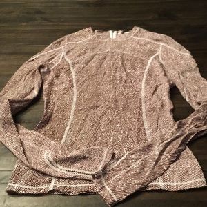 Workout top with back zipper